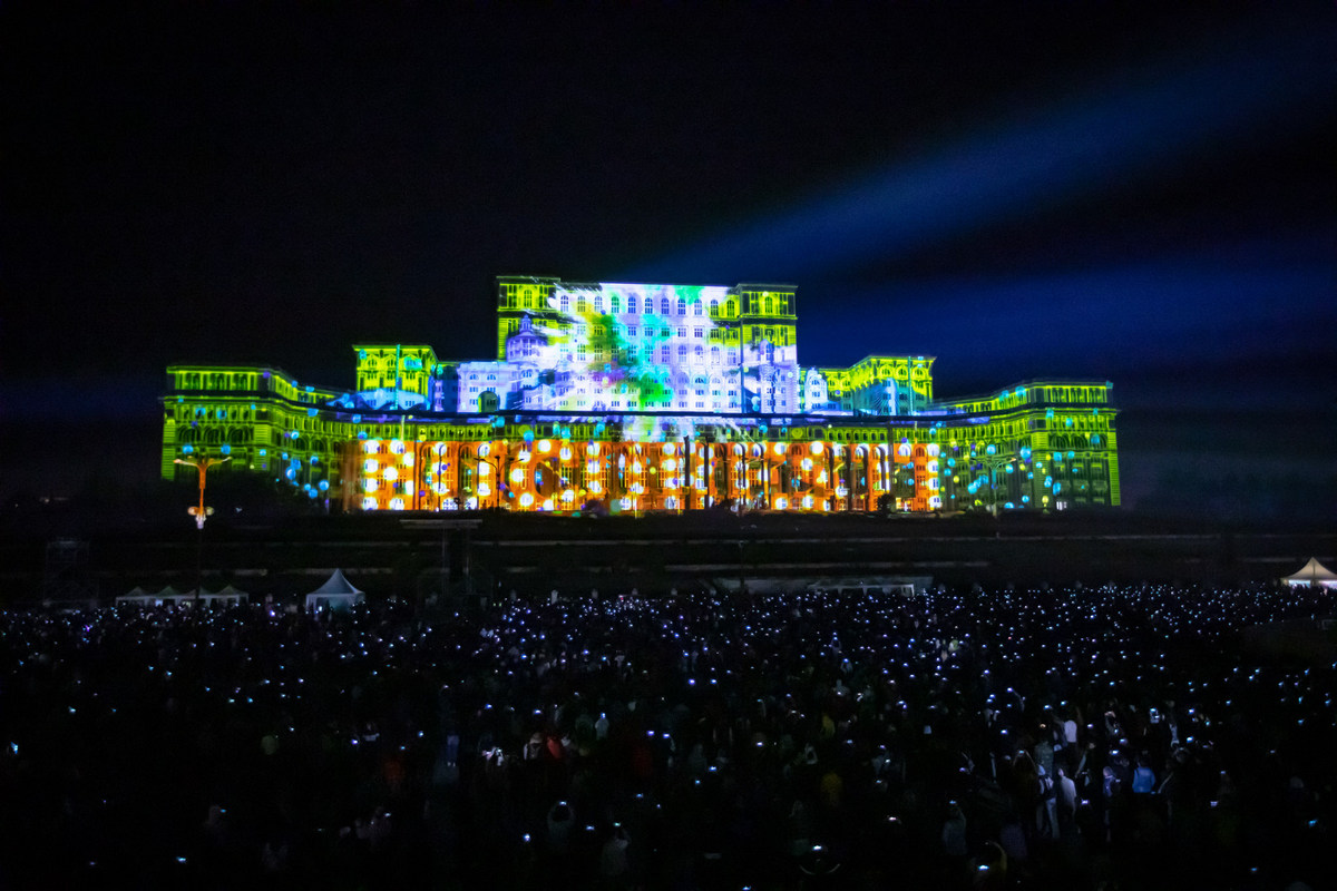 iMapp Bucharest 2021, evenimentul care luminează sâmbătă Palatul Parlamentului. Care e programul