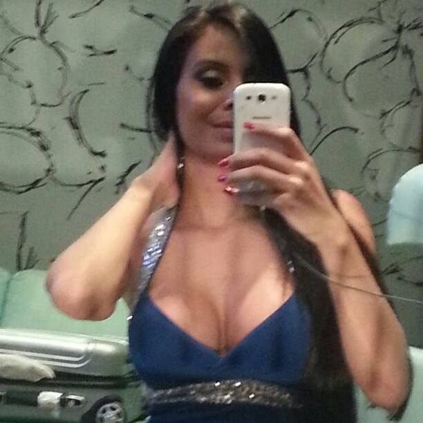 Cu ea în tribună, ai o zi mai bună! Lorena, muza fotbalului brazilian / GALERIE FOTO & VIDEO HOT