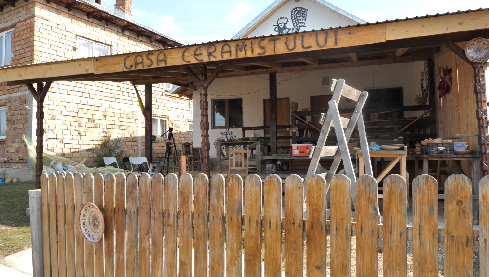 CAMERA ASCUNSĂ | Nemiloasa economie de piață. Ceramica de Bulgaria oprește roata olarilor din Horezu