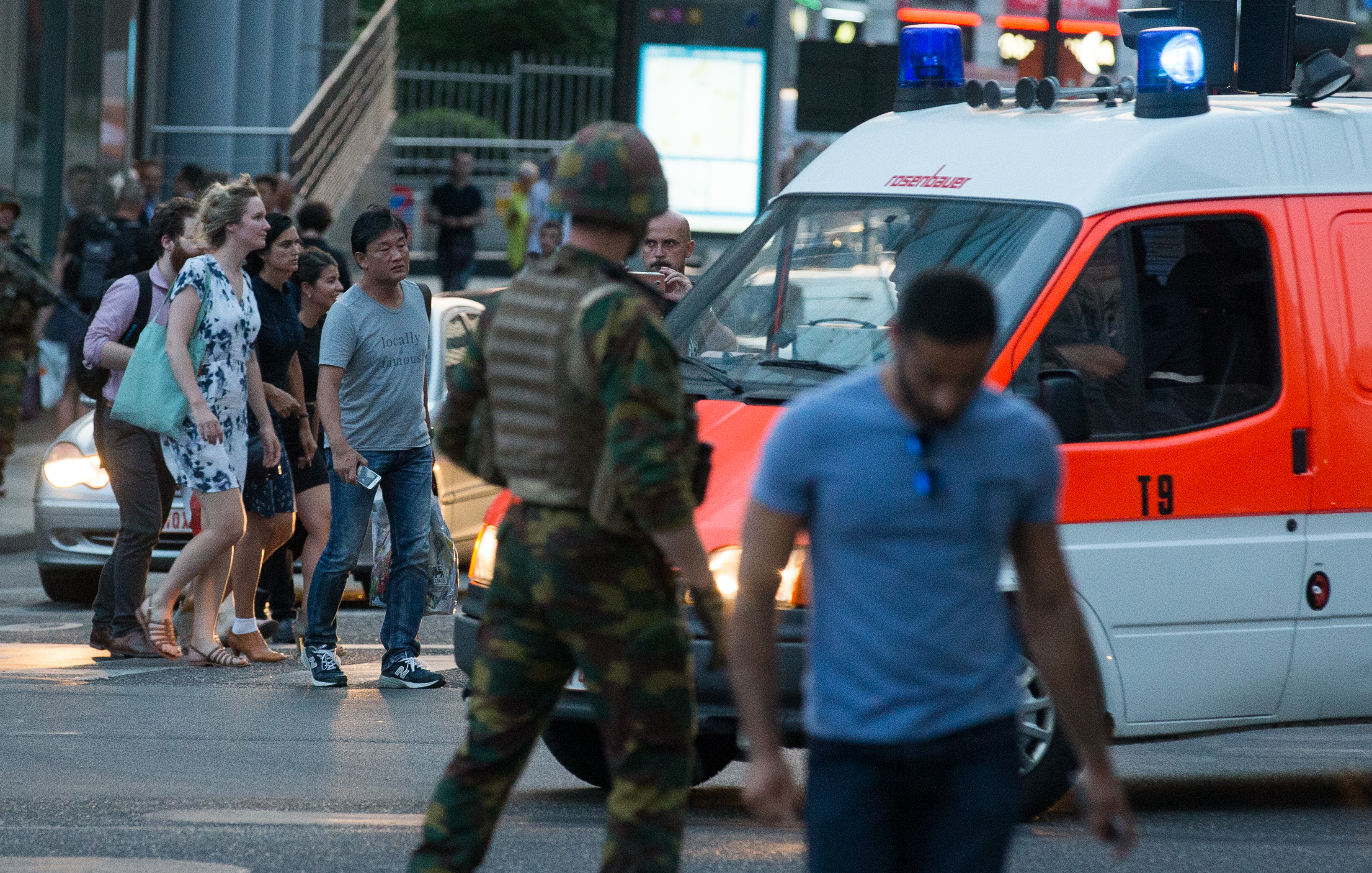 Tentativă de atentat la Gara Centrală din Bruxelles | Un bărbat a fost împușcat, după ce a detonat o centură explozivă