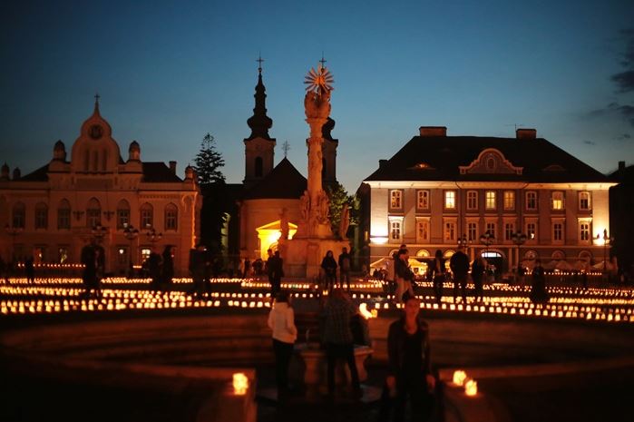 Peisaj de vis la Festivalul Luminii în Timișoara. Mii de lampioane au luminat Cetatea Alba Iulia Carolina