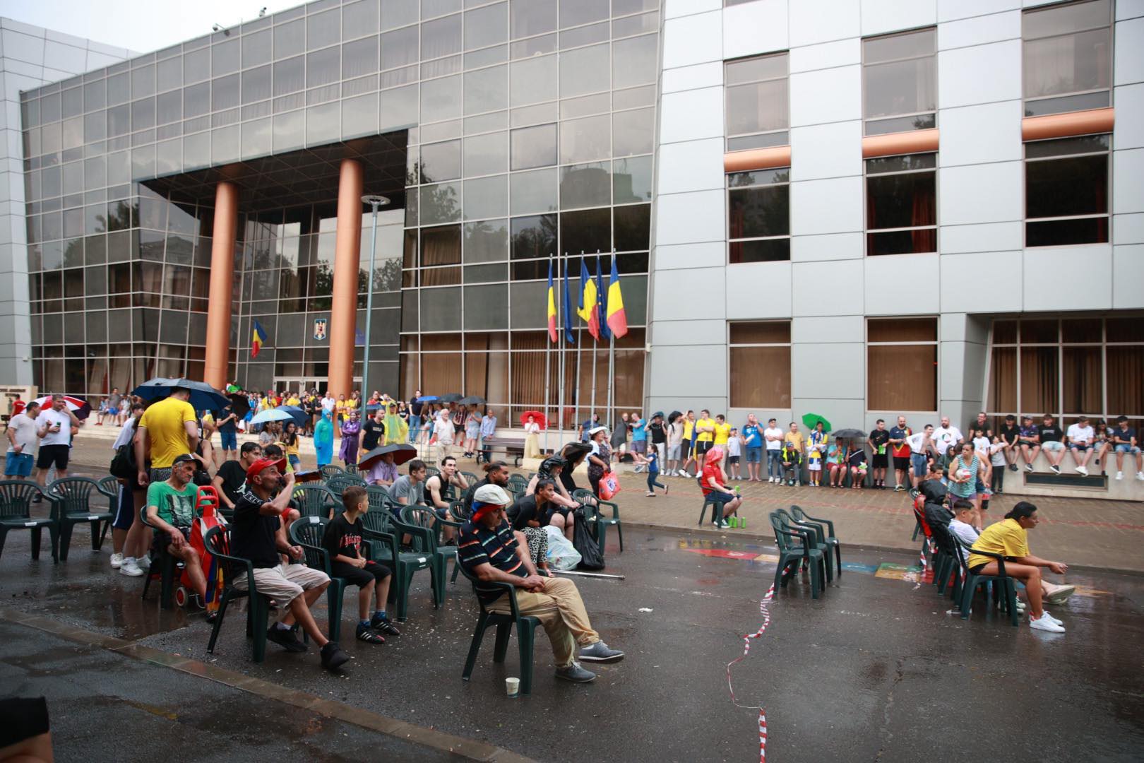 Fanii au urmărit România – Olanda pe ecrane gigant, la București, pe ploaie. Unde s-a văzut în Capitală meciul din „optimile” Euro 2024