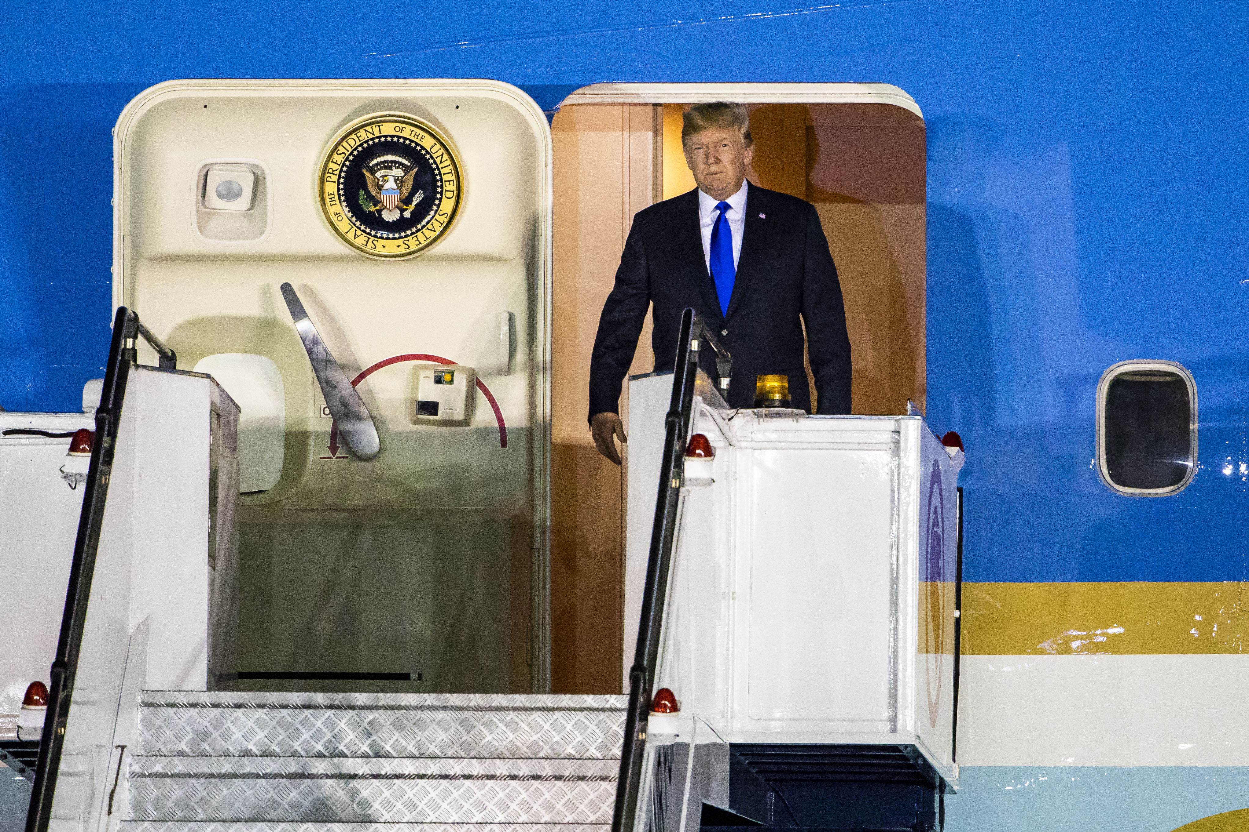 VIDEO ŞI FOTO | Donald Trump a ajuns în Singapore, înainte de summitul cu Kim Jong-un