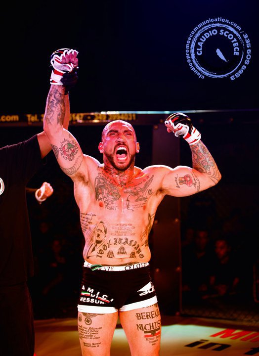 Alex Celotto, cel mai tatuat luptător din MMA-ul italian, exemplu pentru Iurie Lapicus