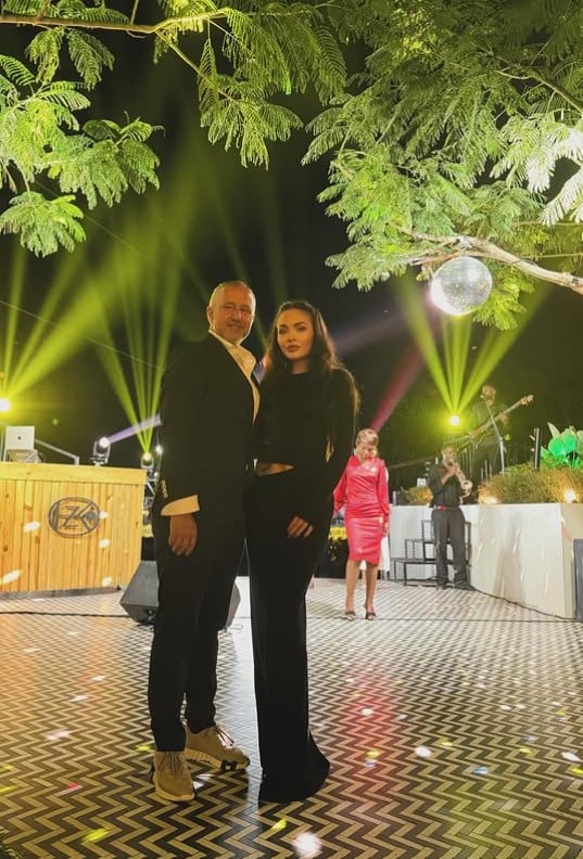 Imagini din casa în care Laurențiu Reghecampf și Corina Caciuc locuiesc alături de cei doi copii, Liam și Landon
