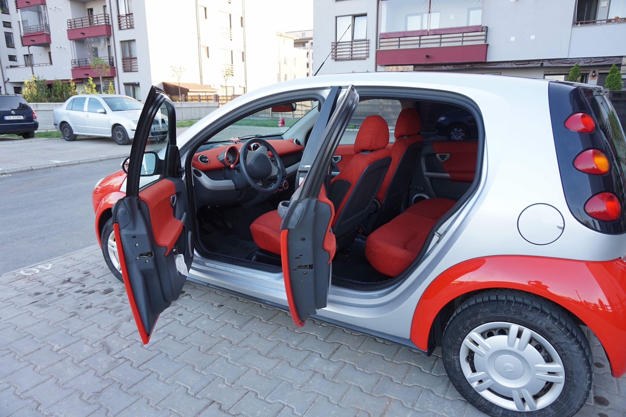 Deea Maxer își vinde mașina. Cât cere pe automobilul din 2004 | FOTO
