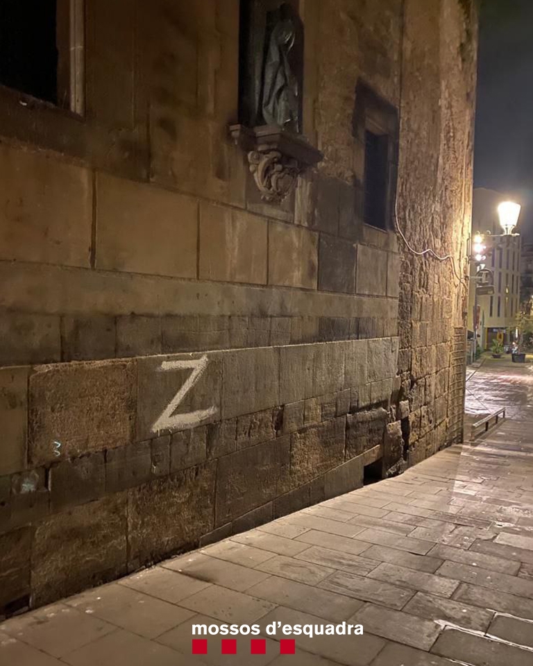 Un bărbat din Donbas, arestat în Barcelona, după ce a desenat simbolurile invaziei ruse pe mai multe monumente din capitala Cataloniei