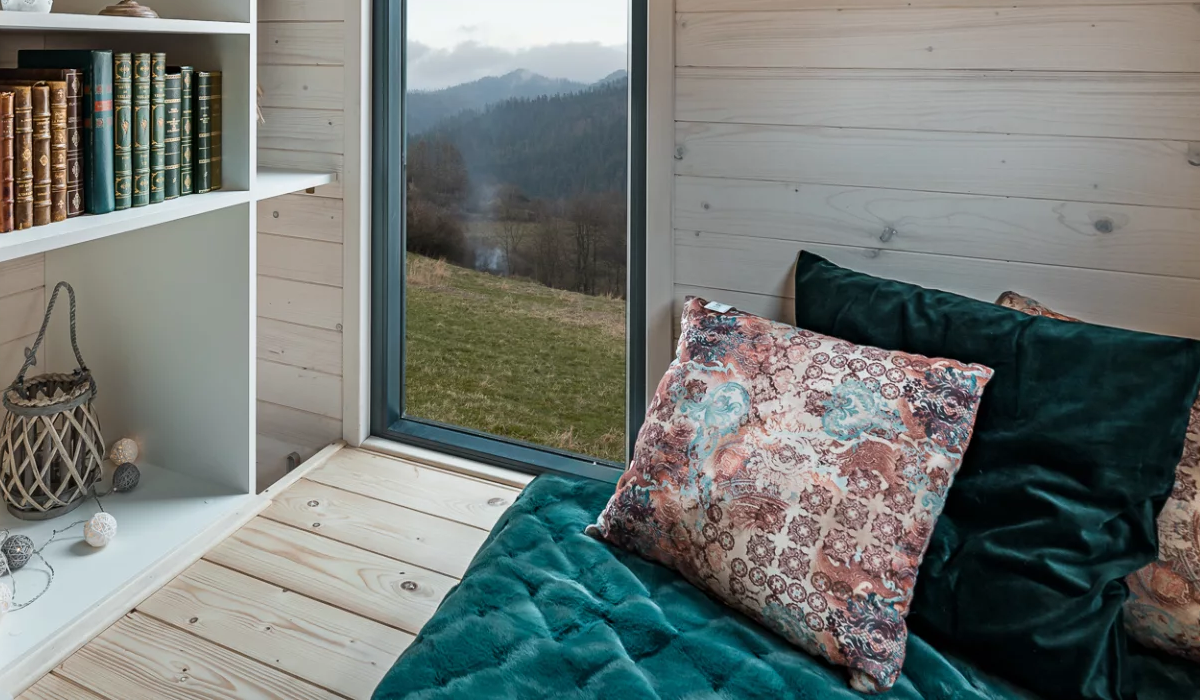 Cât costă casa de doar 10 metri pătraţi cu bucătărie, baie şi dormitor. Are două niveluri și promovează traiul minimalist
