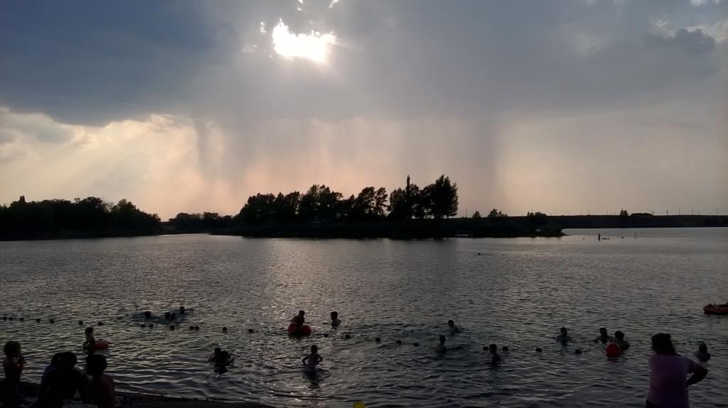 ”Marea arădenilor”, locul ideal pentru iubitorii de windsurfing / GALERIE FOTO