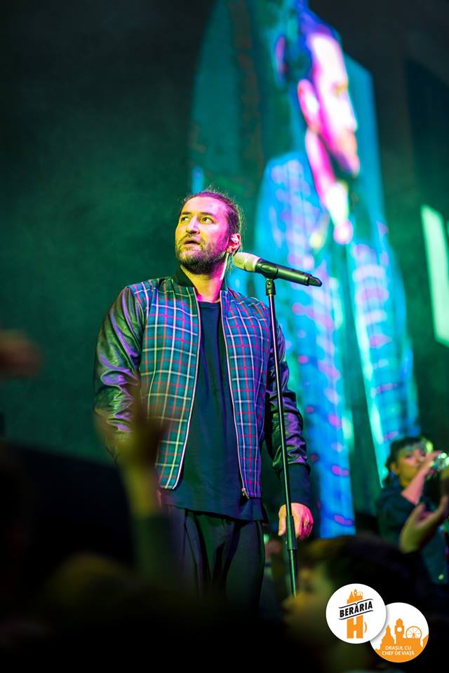 Cum a fost surprinsă Gina Pistol la un concert de-al lui Smiley. Îl susține din public | FOTO