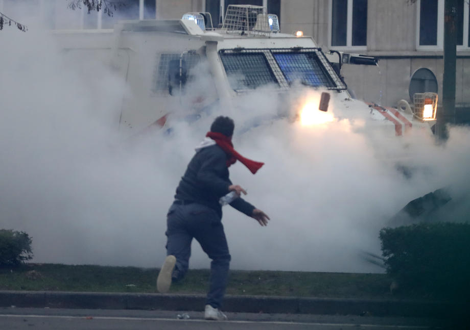 Proteste violente la Bruxelles, față de măsurile sanitare. Zeci de arestări în urma ciocnirilor dintre poliție și manifestanți