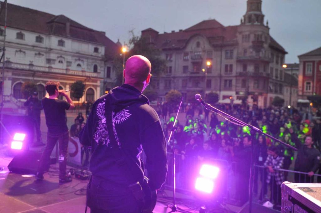 Câți bani s-au strâns la concertul umanitar cu 14 trupe rock, organizat după furtuna din Timișoara. Vânzările de bilete, sub așteptări