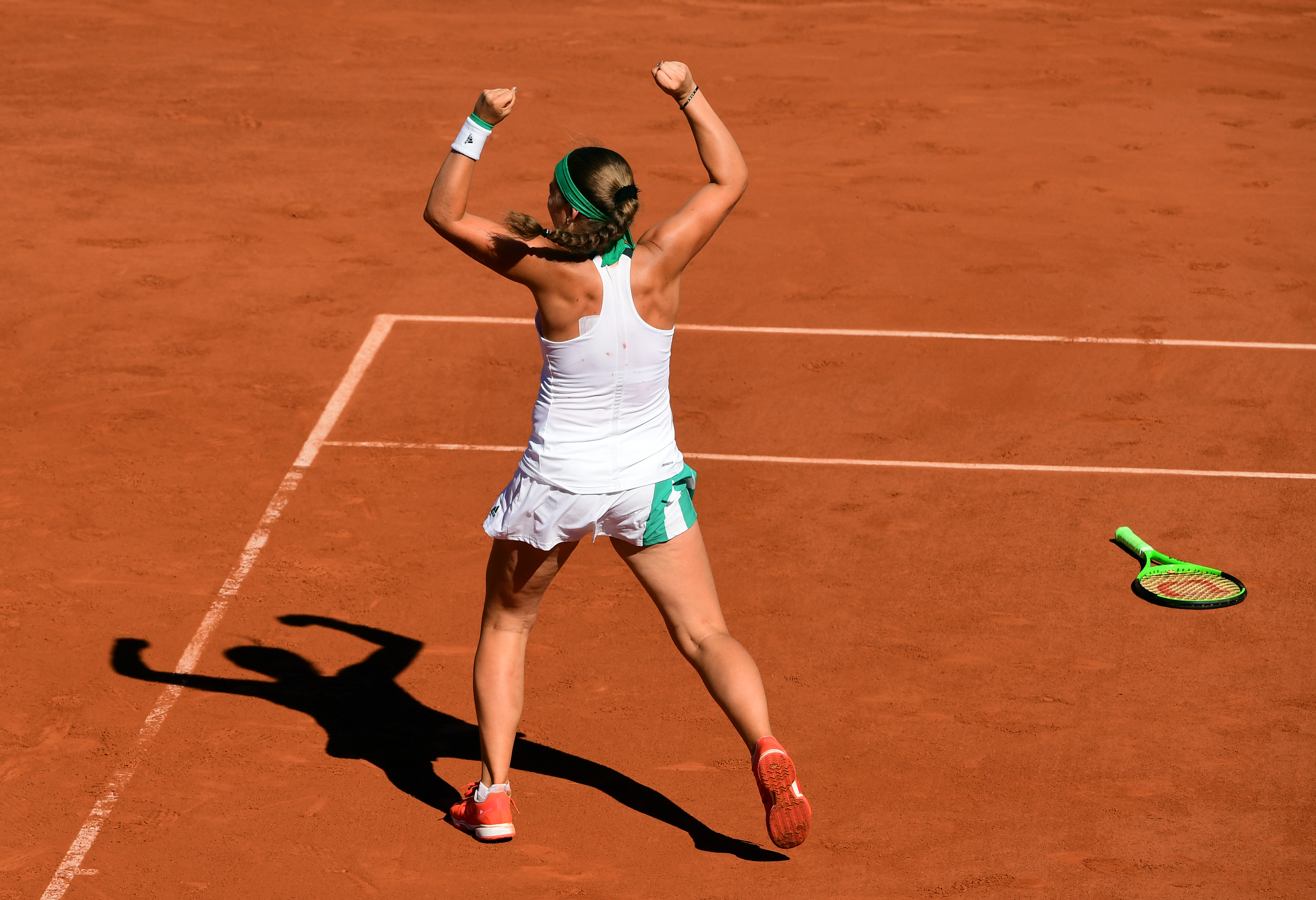 Ostapenko, minunea din Letonia. A lovit mingea cu ură, a învins fabulos! Cât au câștigat finalistele