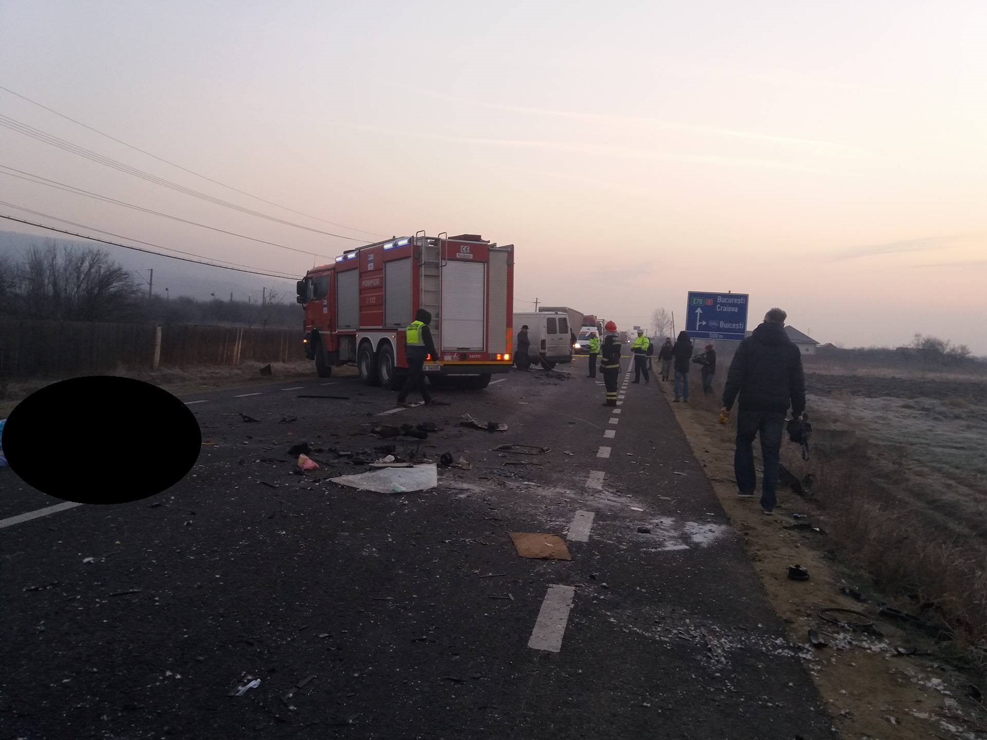 Accident grav în Mehedinți. Două persoane au murit după ce două microbuze s-au ciocnit
