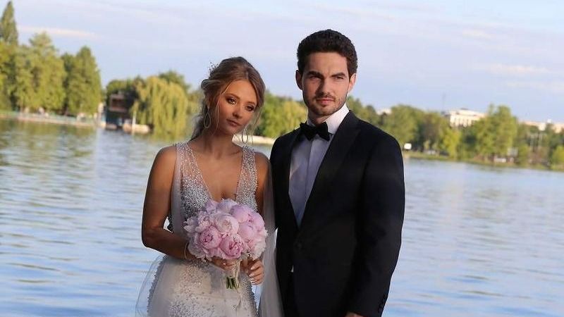 Oana Matache și iubitul ei, prima apariție la un eveniment, după ce artista a divorțat de tatăl copiilor ei. Ținuta ei a atras atenția tuturor