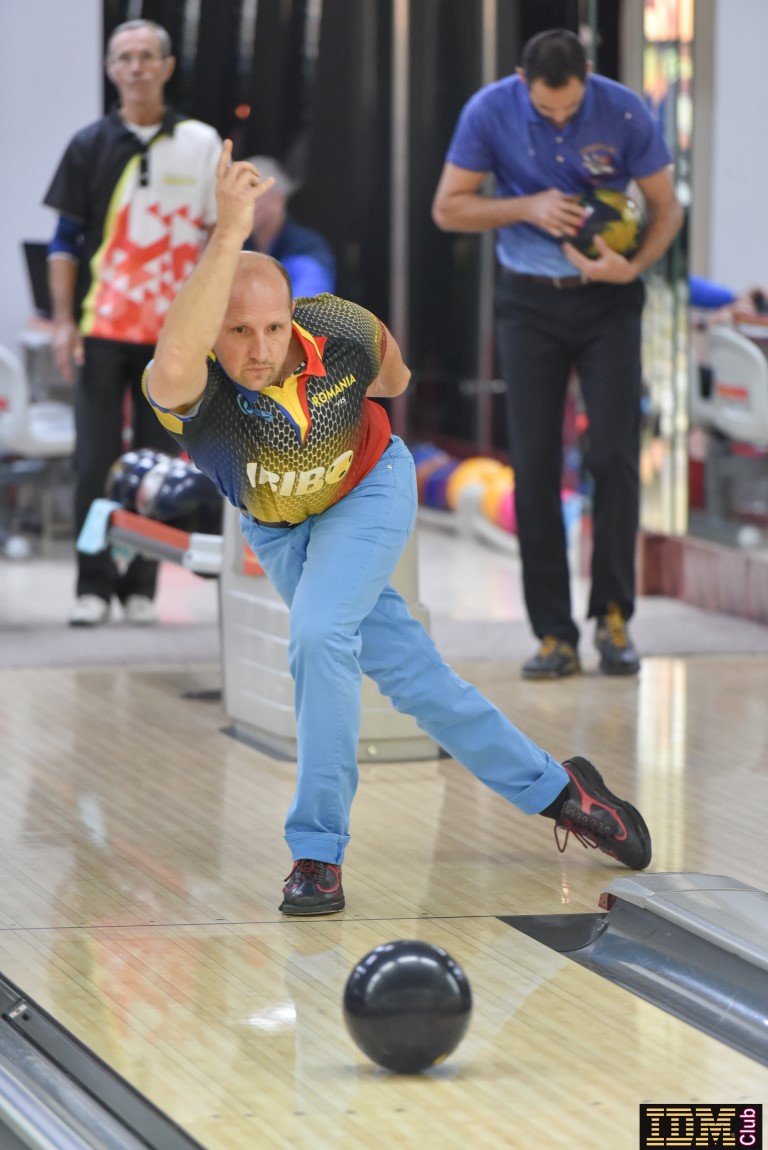 Lucian Paraschiv, jucător român de bowling: ”Investiția inițială este de 500 de euro” / INTERVIU