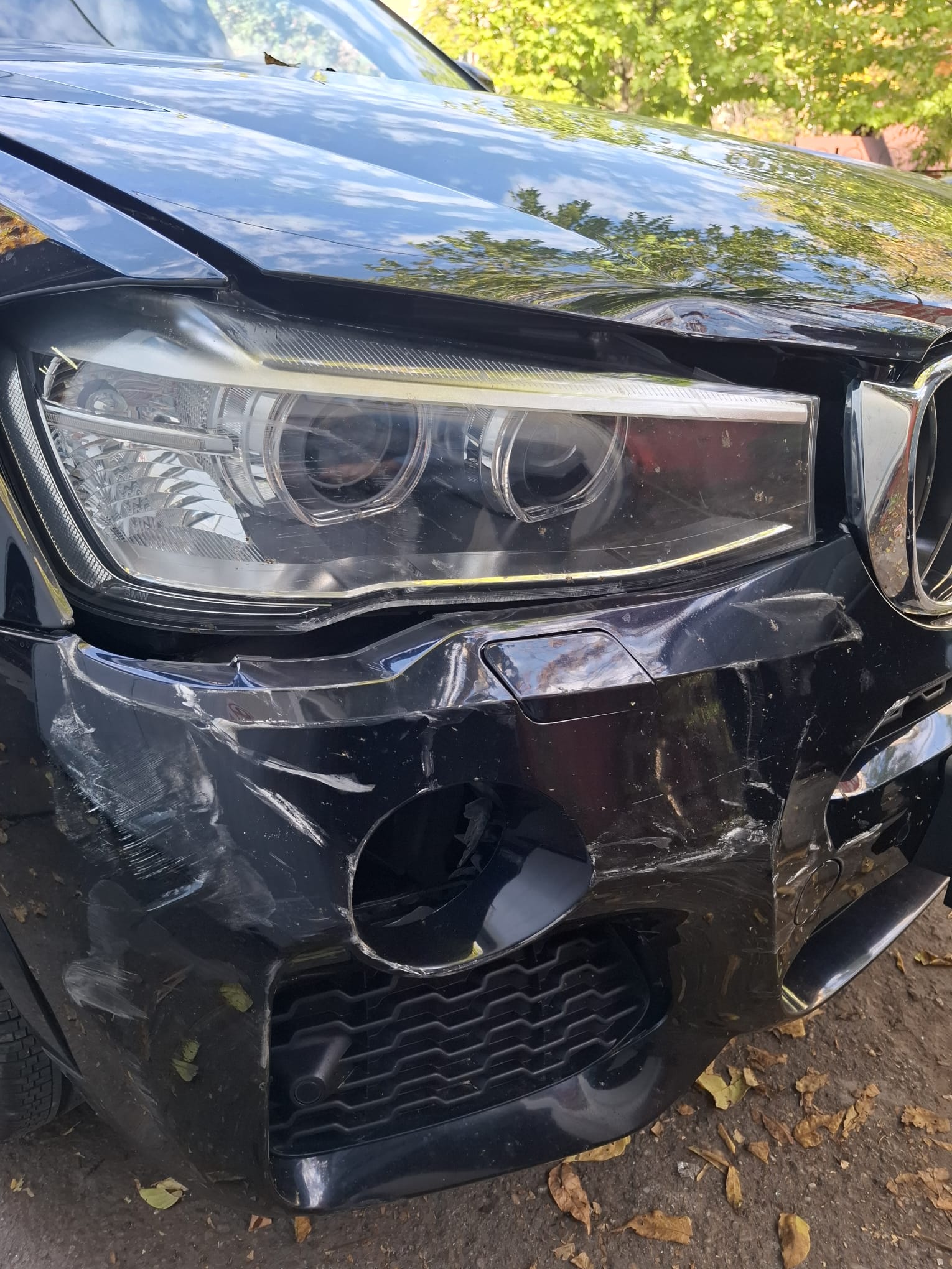 Șoferița lovită de mașina poliției în care erau doi suspecți reținuți acuză că autospeciala nu are RCA și nici nu avea semnalele acustice și luminoase pornite
