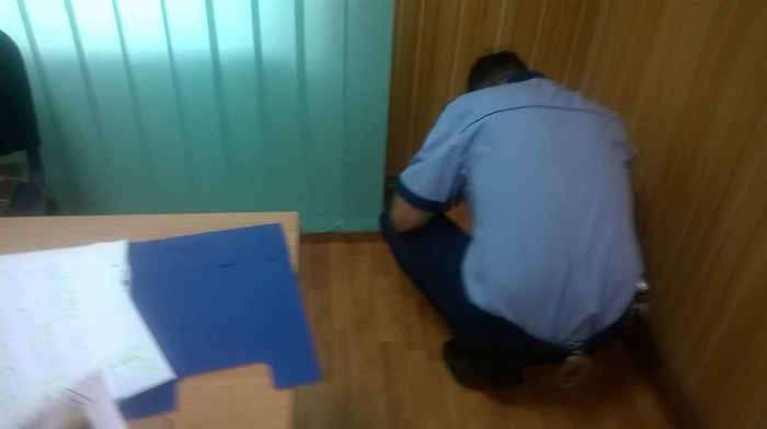 UPDATE: Reacția primarului Apostol în scandalul de „spionaj” în Primăria Dumbrava, județul Prahova. Microfoane, descoperite în birourile angajaților