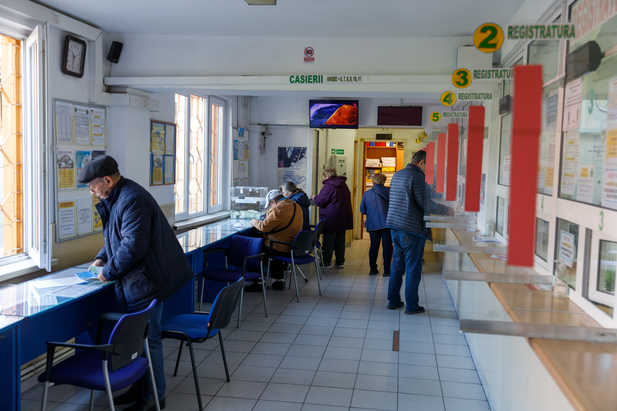 Paște pe datorie. Românii care se împrumută la C.A.R. ca să aibă ce să pună pe masă de Sărbători: „Sarmale nu mai mâncăm, mai reducem din meniu”