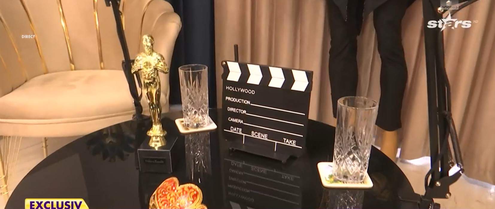 Imagini din casa în care locuiesc Dinu Maxer și Magdalena Chihaia. Și-au transformat apartamentul într-un muzeu. „Bucătăria a fost montată de mine”