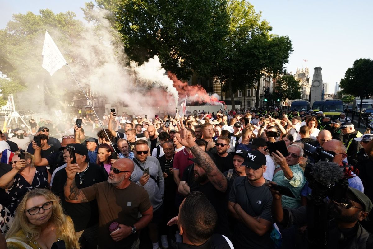 Peste 100 de arestări la Londra în urma violențelor izbucnite după atacul cu cuțitul din Southport
