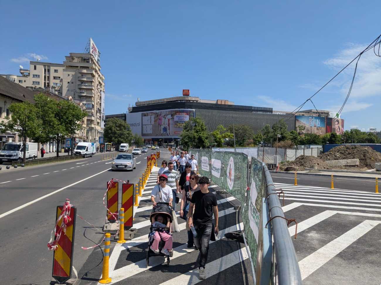 Circulația se redeschide pe o porțiune din Piața Unirii și se pregătește conectarea tramvaielor 32 și 21, anunță Daniel Băluță și Ciprian Ciucu pe șantierul Planșeul Unirii
