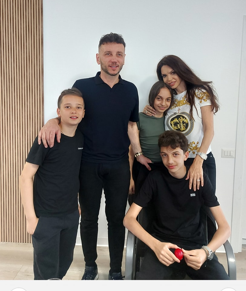 Cristina Spătar, prima fotografie alături de fiul soțului ei. Au pozat ca o adevărată familie