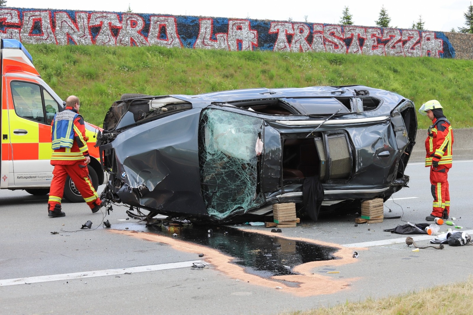 Cum arată un SUV BMW, după ce i-a explodat o roată la 240 km/h