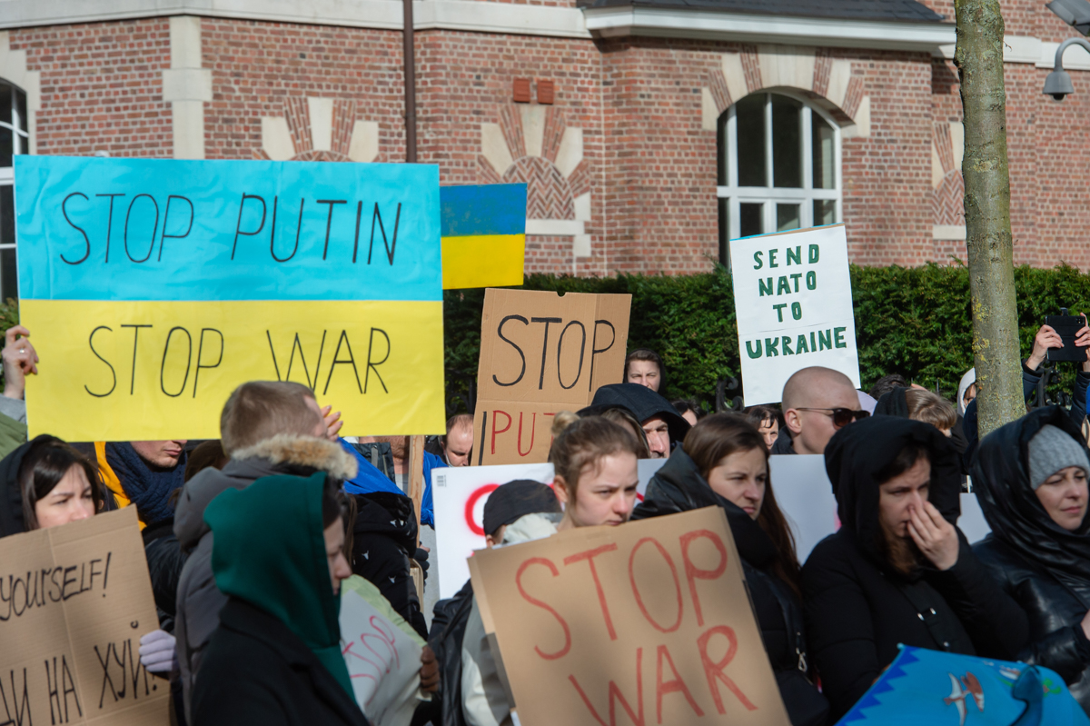 IMAGINI. Din București până în Sydney, mii de oameni protestează față de războiul din Ucraina: „Stop Putin!”