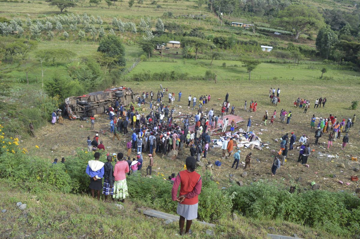 FOTO| Accident de autobuz soldat cu 50 de morți în Kenya