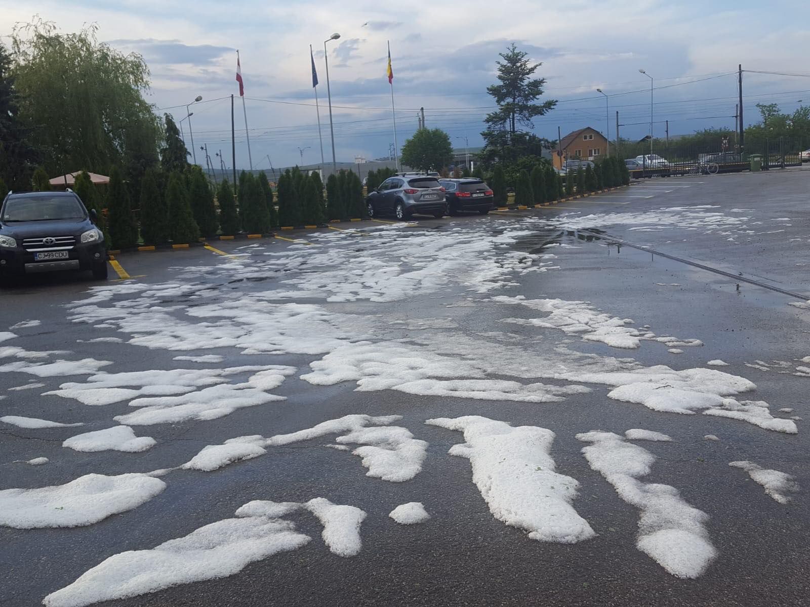 A nins în Cluj la jumătatea lui mai. Zăpada avea câțiva centimetri