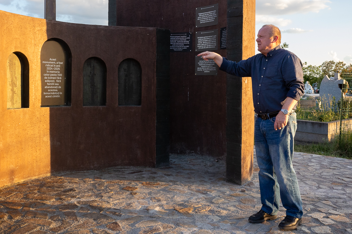 Cimitirul cu necunoscuți din Dumbrava. Viorel Pașca: „Toată lumea, indiferent de religie, are cruce la fel. Ca să nu se supere niciunul”