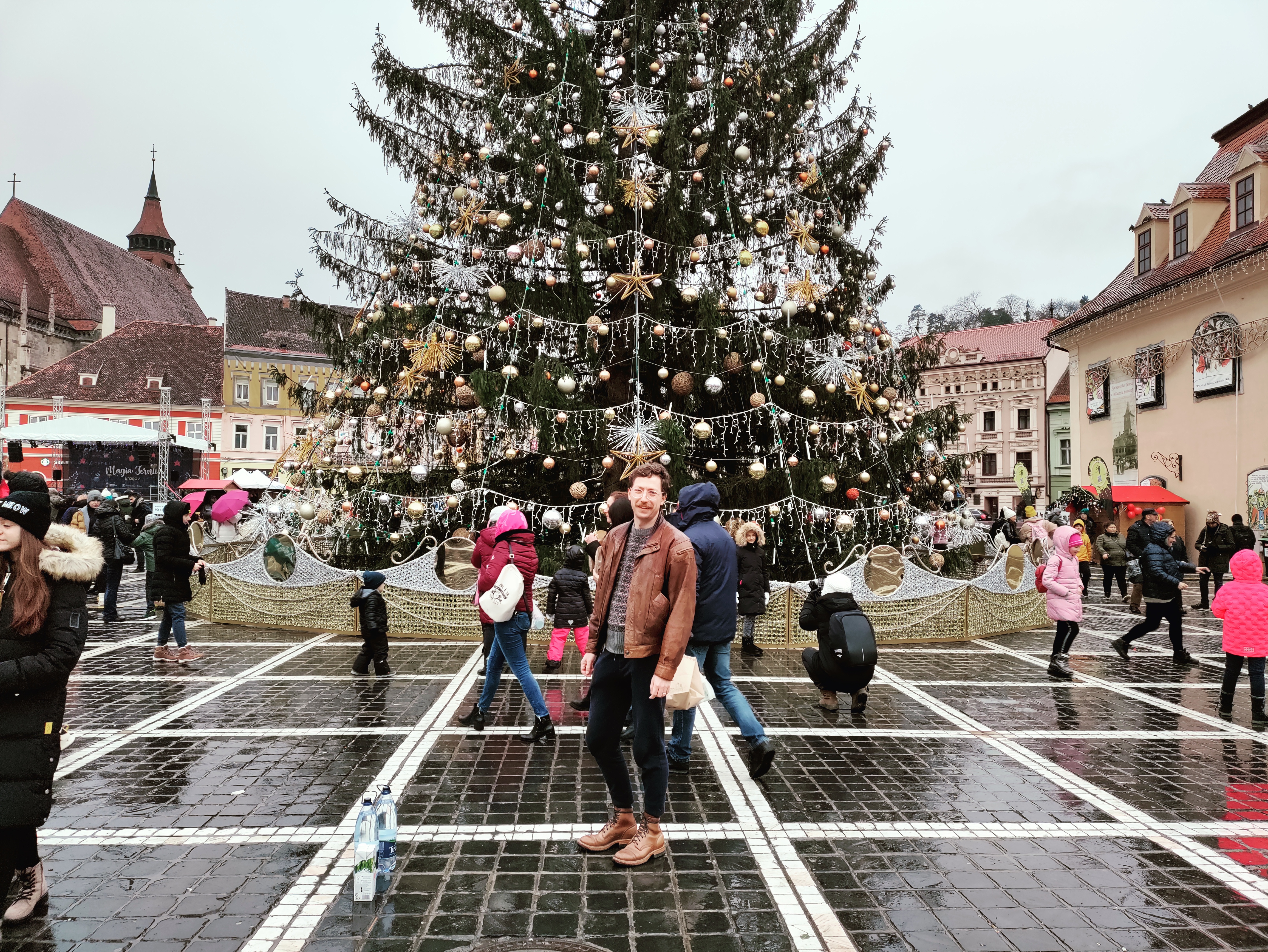 Americanii care s-au îndrăgostit de România și de țuică datorită unei burse Fulbright. „Nu resimt aici pericolul de jaf armat care există acasă”