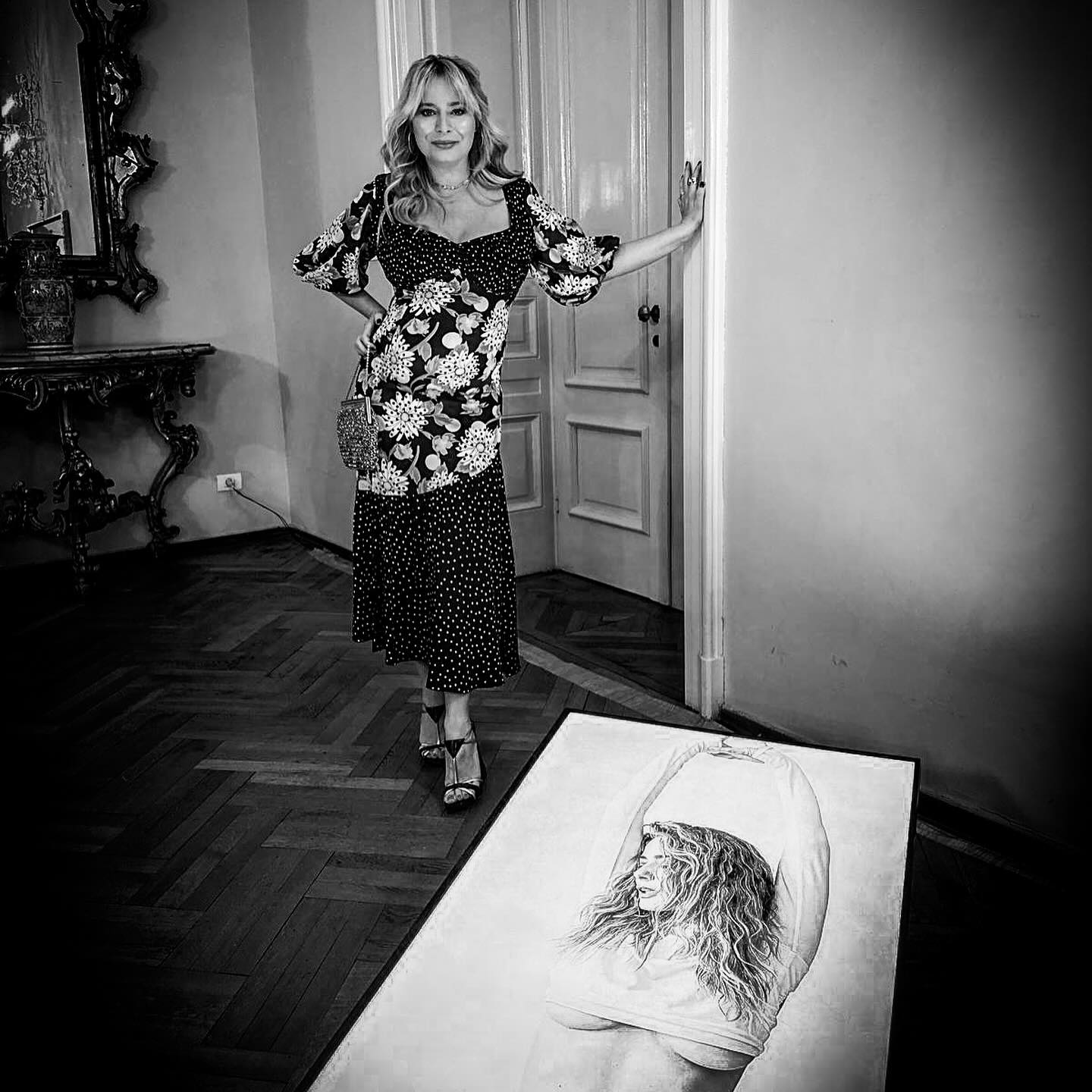 Laura Cosoi a atras toate privirile cu o rochie care a costat 50 de lei: „Am prins-o la reducere”. Actrița e însărcinată în 8 luni