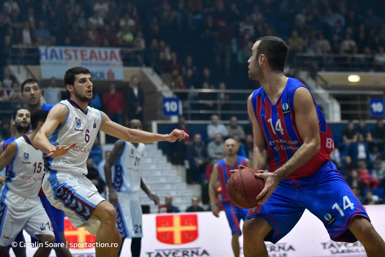 Eurocup: Steaua - Trabzonspor 76-71. ^Galeria boicoteză FCSB-ul, dar a făcut show la baschet