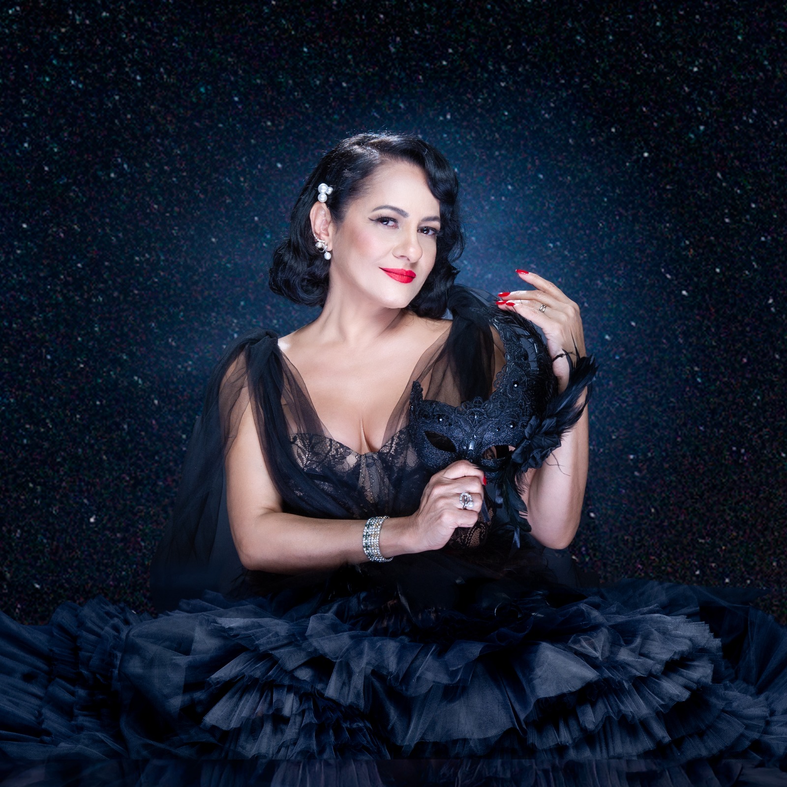 Carmen Trandafir a lansat un nou album, „Măști”: „Întorci clepsidra și-ți scrii povestea de la început”