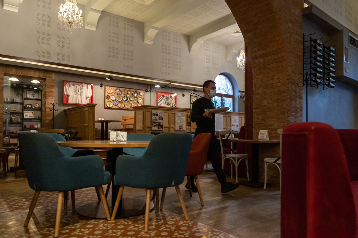 Restaurantele din București s-au redeschis după trei luni. Patron local: „Suntem foarte prudenți"