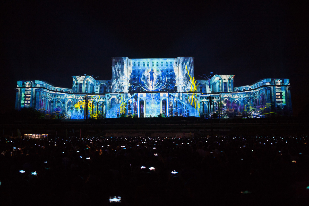 iMapp Bucharest 2021, evenimentul care luminează sâmbătă Palatul Parlamentului. Care e programul
