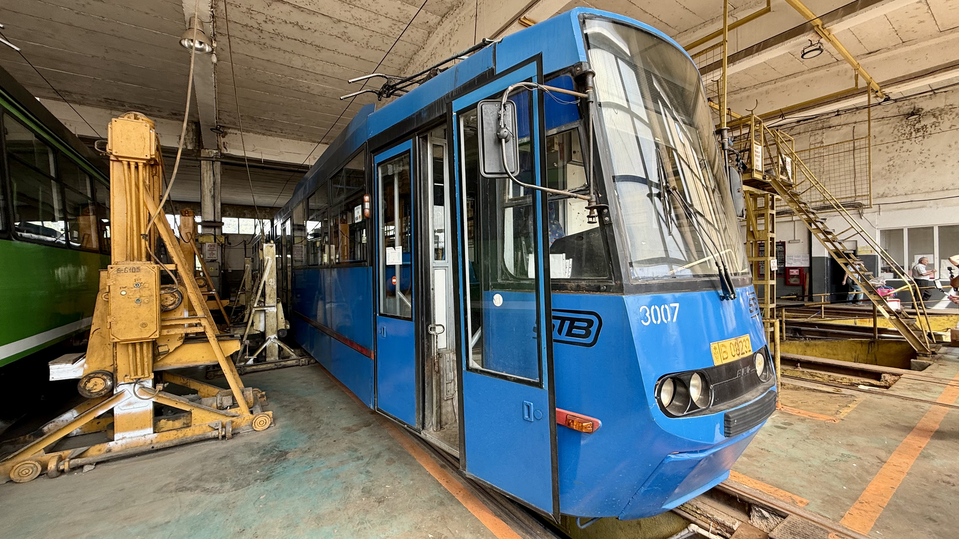 Ultima oprire pentru tramvaiele Tatra: Depoul Militari și-a deschis porțile pentru zeci de pasionați
