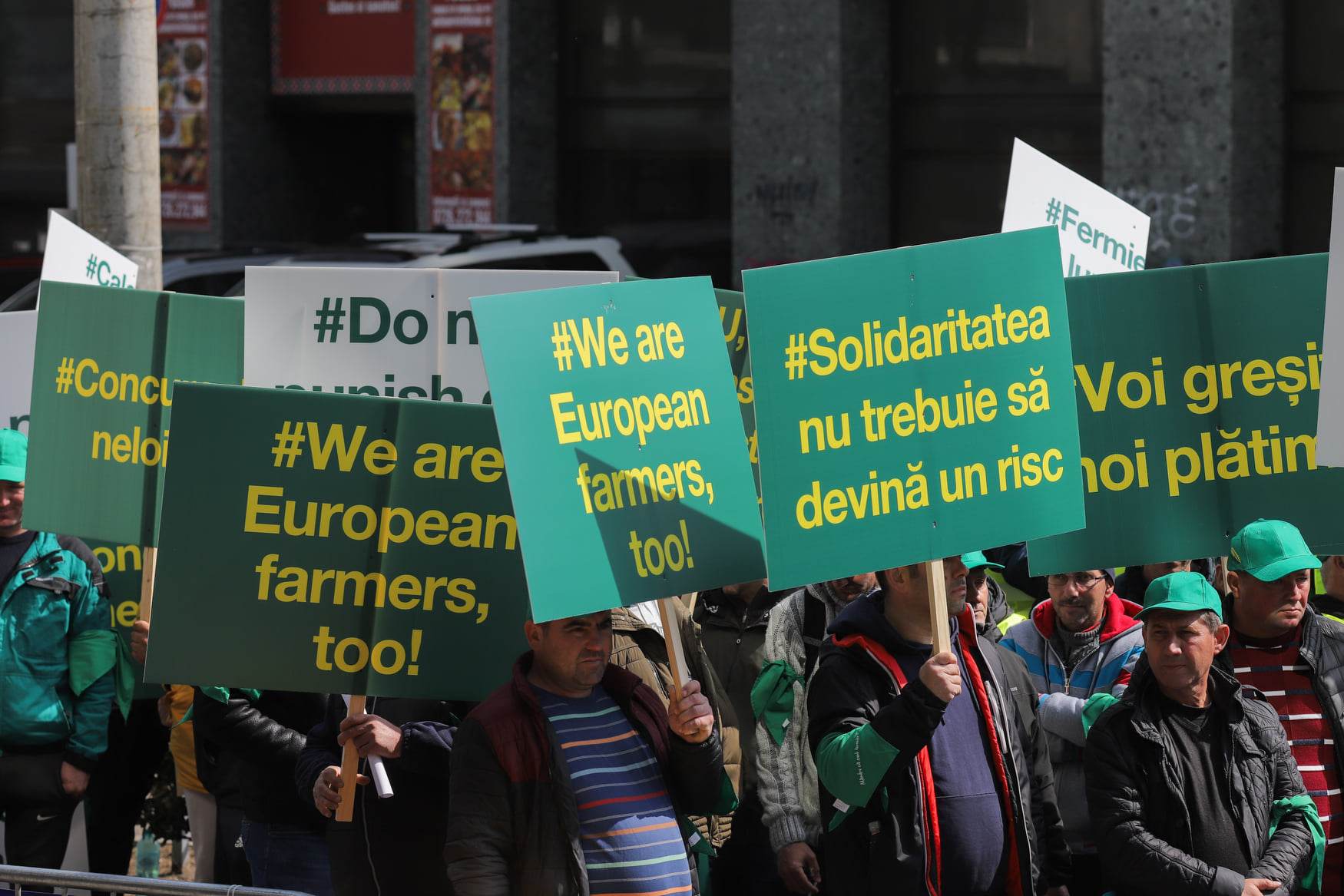 Fermierii români au ieșit cu tractoarele pe străzi. Proteste în urma deciziei UE în scandalul cerealelor din Ucraina