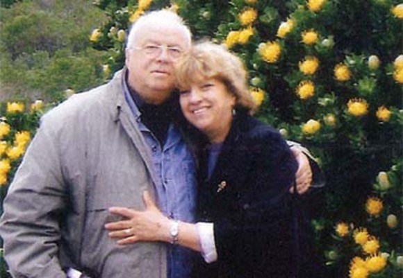 Cum a apărut soția lui Alexandru Arșinel la Teatrul de Revistă Constantin Tănase. Marinela, din scaunul cu rotile, și-a luat adio de la cel care i-a fost soț 54 de ani