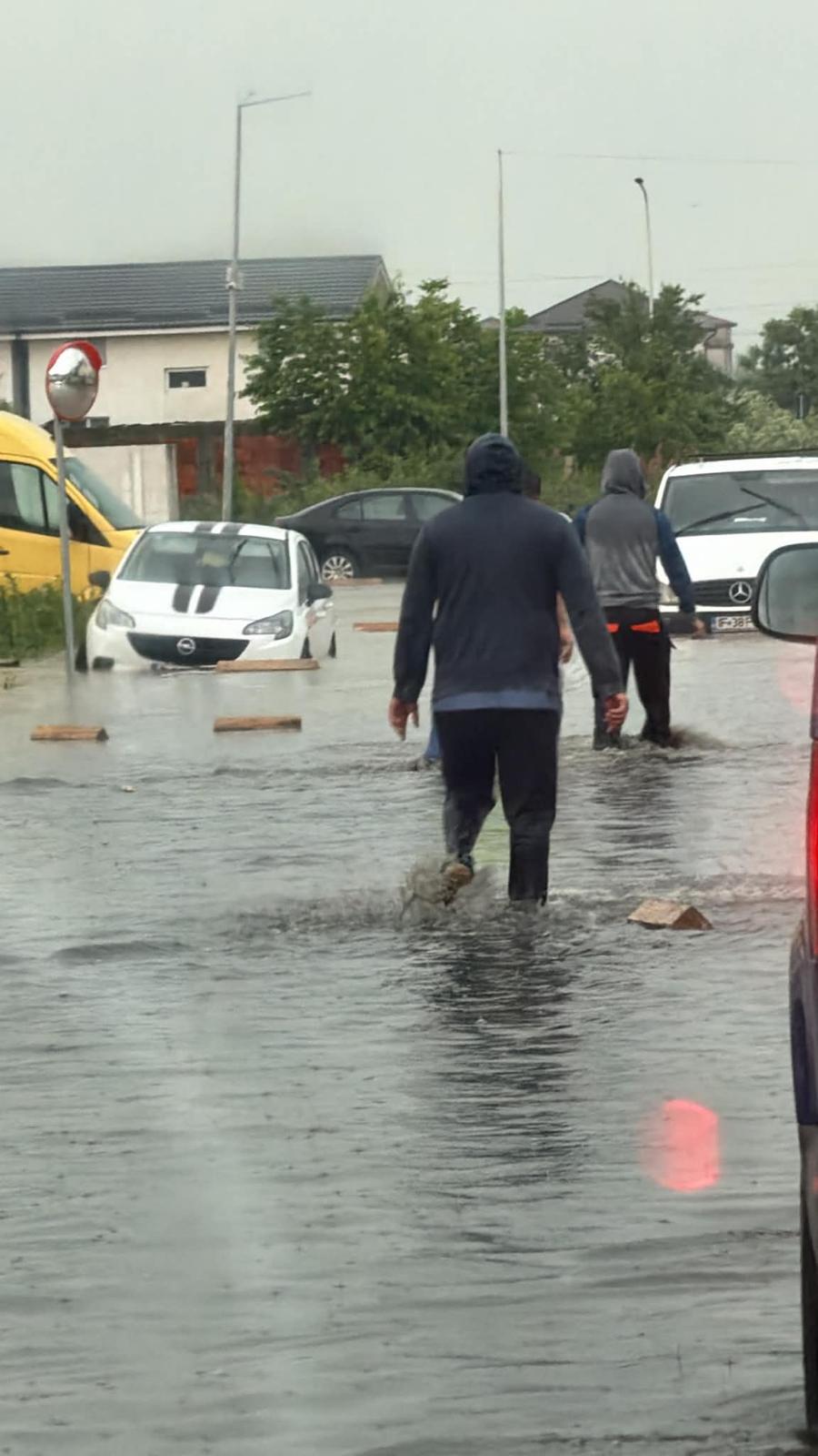 Precipitațiile au depășit în Pantelimon pragul unui fenomen care apare statistic la 100 de ani. Ploile torențiale au făcut ravagii în București și Ilfov