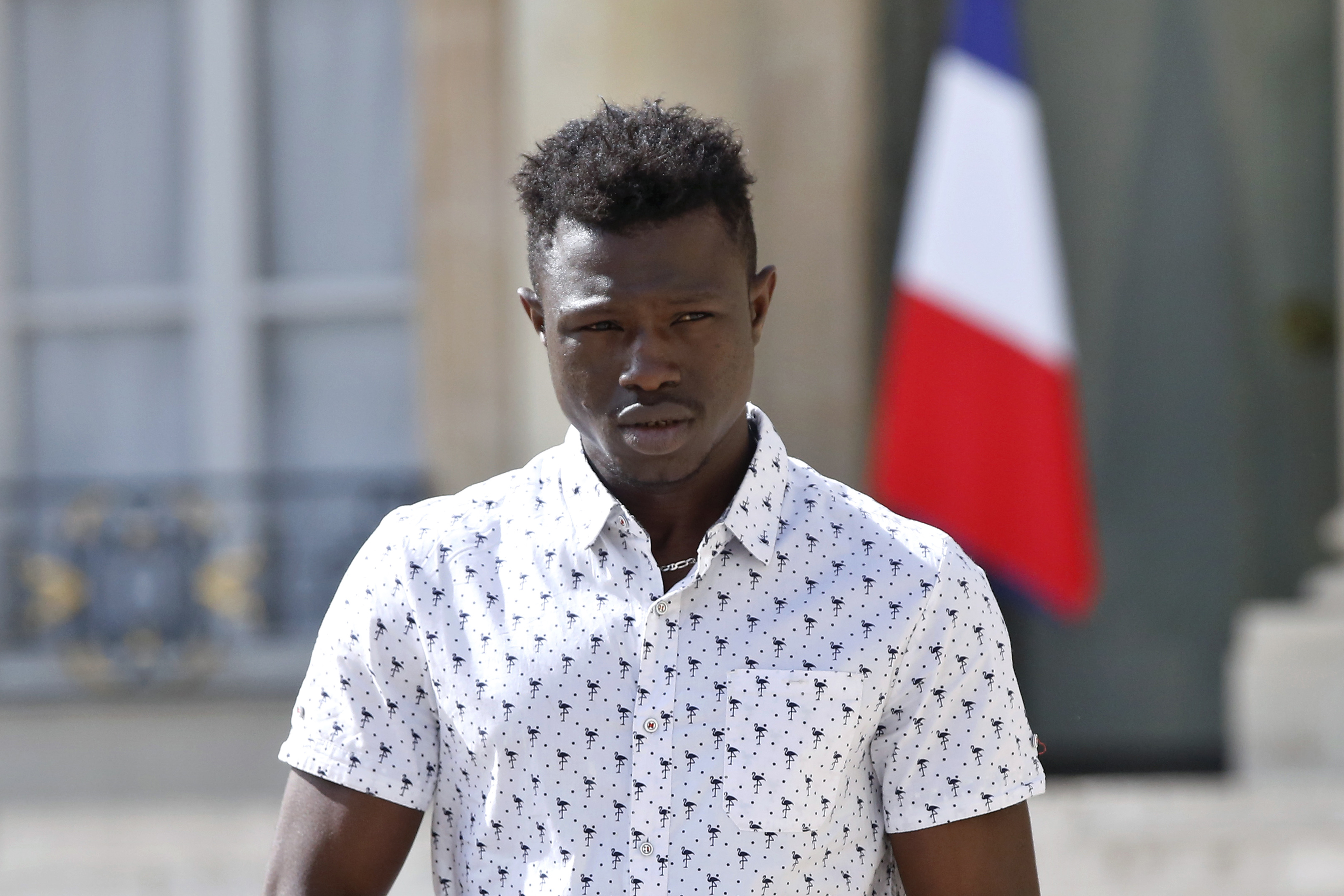GALERIE FOTO | Povestea lui Mamoudou Gassama, eroul care a salvat un copil la Paris. Anunțul făcut de Emmanuel Macron