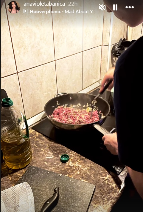 Cum l-a surprins Violeta, fiica Andreei Marin, pe iubitul ei. Adolescenta a arătat cum o răsfață partenerul