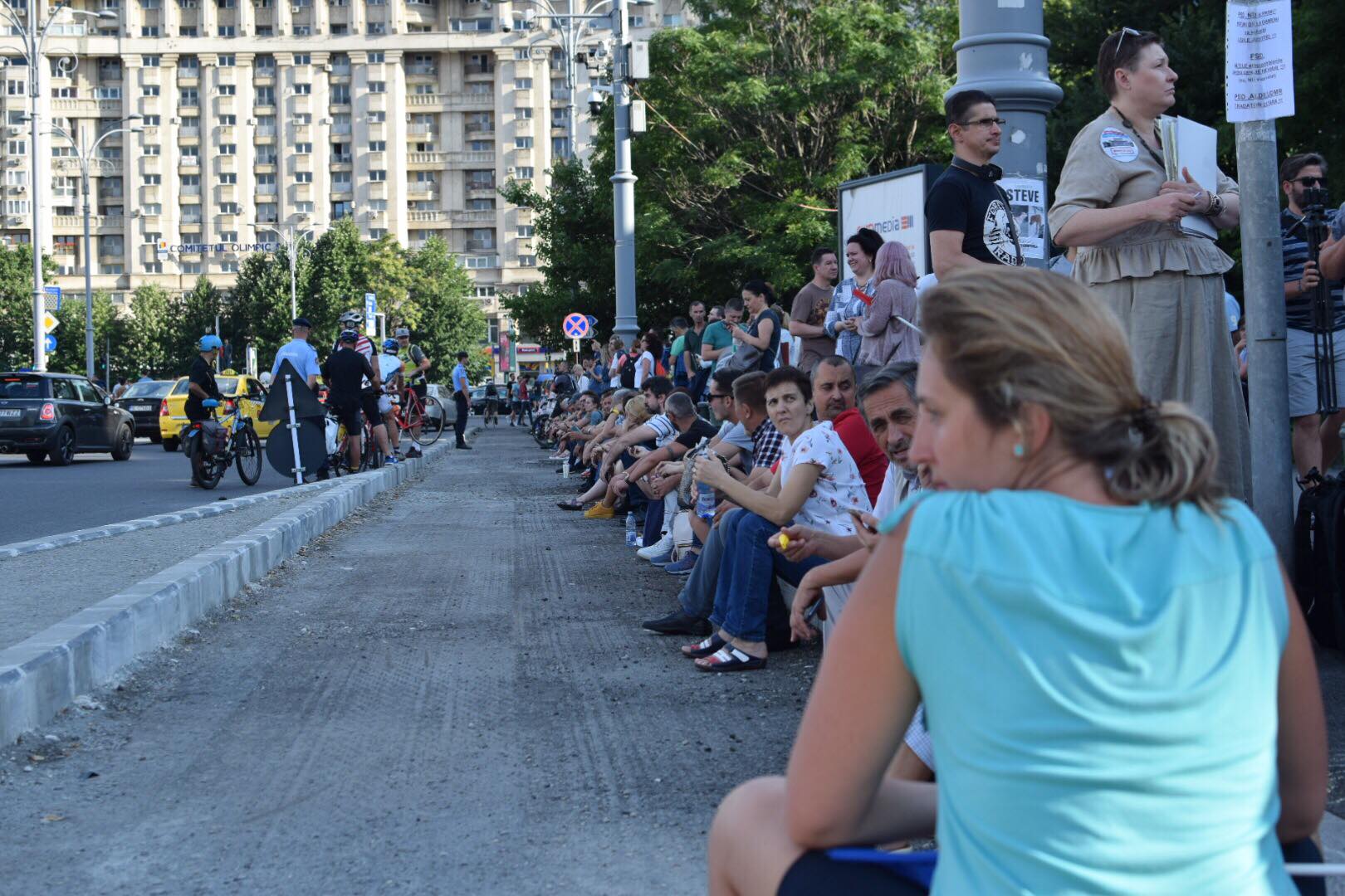 UPDATE: Protest în Piața Victoriei din București și în țară. Peste 10.000 de oameni s-au adunat în fața Guvernului