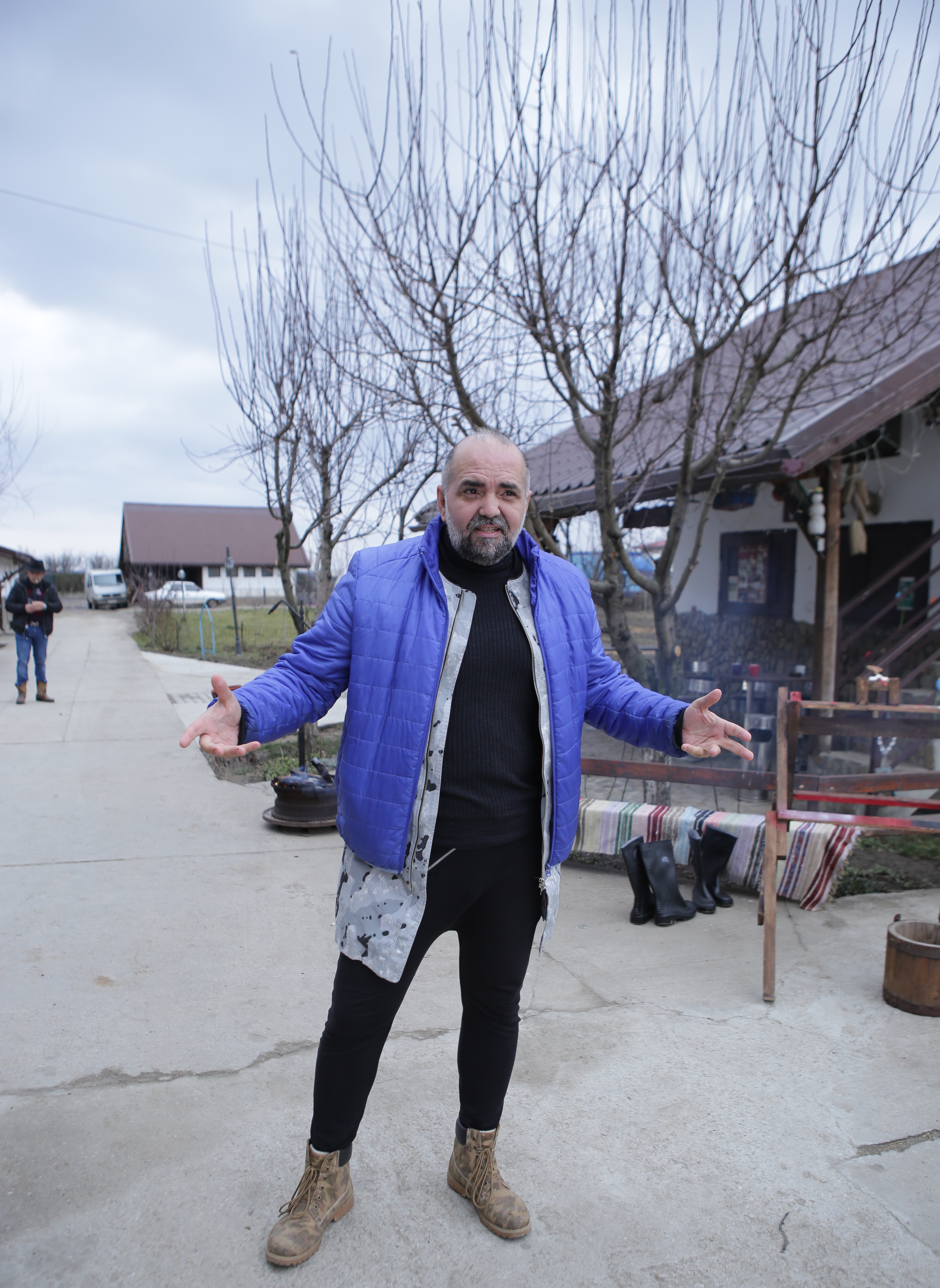 VIDEO EXCLUSIV/ Vedetele autohtone au trecut la munca de jos. Și-au reamintit de lunile petrecute la „Ferma vedetelor”