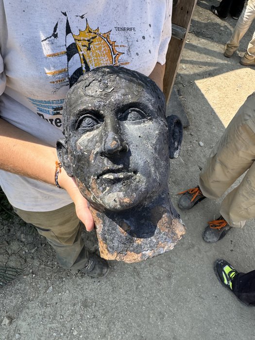 Arheologii au descoperit statui de bronz, bijuterii, monede și ouă antice în băile termale din Toscana. Obiectele erau la 5 metri sub pământ