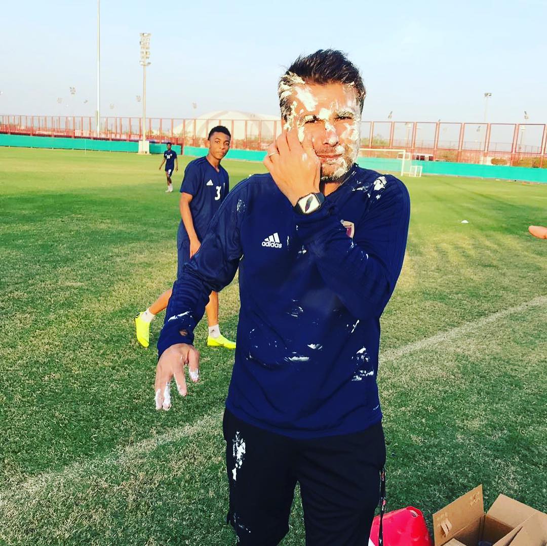 Adrian Mutu a fost sărbătorit cu tort la Al Wahda. Antrenorul a fost bătut cu frișcă de jucători | GALERIE FOTO&VIDEO