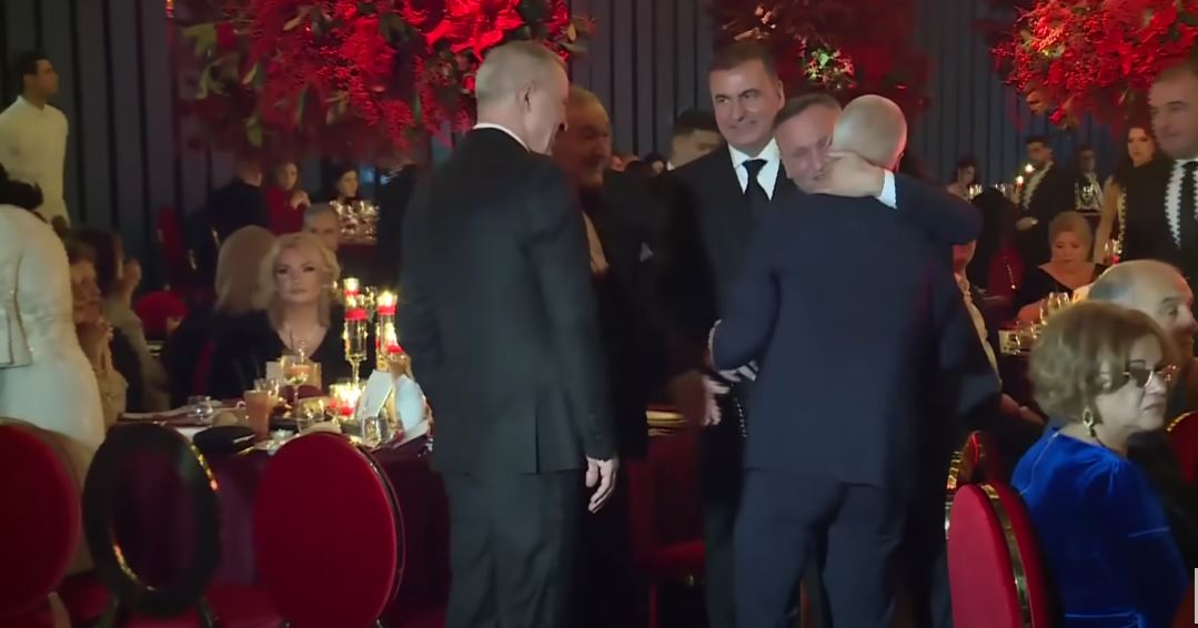 Ianis Hagi s-a căsătorit civil cu Elena Tănase în ziua de Crăciun. Imagini fabuloase de la eveniment