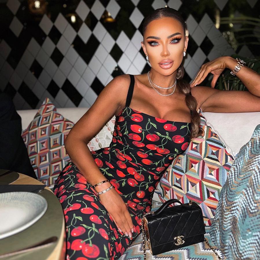 Bianca Drăgușanu reacționează după ce s-a spus că hainele ei ar fi fost scoase la licitație: „Pe mine nu m-a pedepsit nimeni”